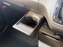 助手席側に格納式ドリンクホルダー装備!!