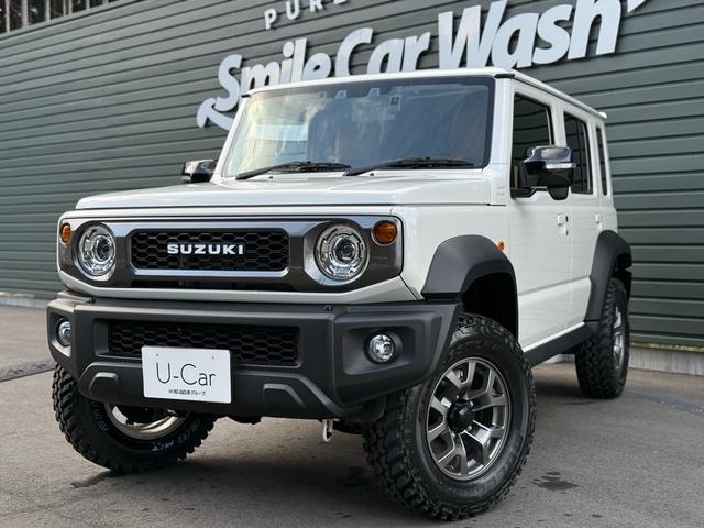 ジムニーノマド ＦＣ　届出済未使用車／リフトＵＰ／マッドタイヤ／純正８インチナビ／Ｂカメラ／ＢＴ接続／ＵＳＢ／フルセグ／ステアＳＷ／純正ドラレコ前後／シートカバー茶系／シートＨ／ＵＶカットフィルム／Ｆマット／Ｓキー／保証書（2枚目）