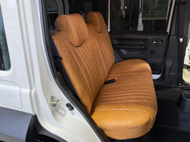 ジムニーノマド ＦＣ　届出済未使用車／リフトＵＰ／マッドタイヤ／純正８インチナビ／Ｂカメラ／ＢＴ接続／ＵＳＢ／フルセグ／ステアＳＷ／純正ドラレコ前後／シートカバー茶系／シートＨ／ＵＶカットフィルム／Ｆマット／Ｓキー／保証書（3枚目）