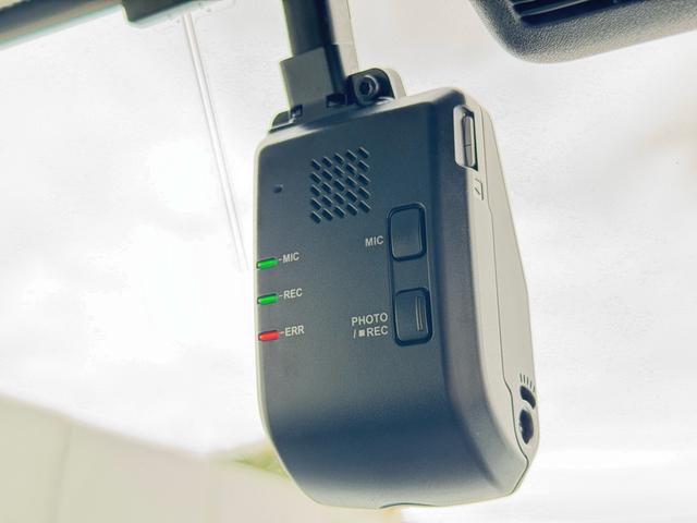 ジムニーノマド ＦＣ　届出済未使用車／リフトＵＰ／マッドタイヤ／純正８インチナビ／Ｂカメラ／ＢＴ接続／ＵＳＢ／フルセグ／ステアＳＷ／純正ドラレコ前後／シートカバー茶系／シートＨ／ＵＶカットフィルム／Ｆマット／Ｓキー／保証書（5枚目）