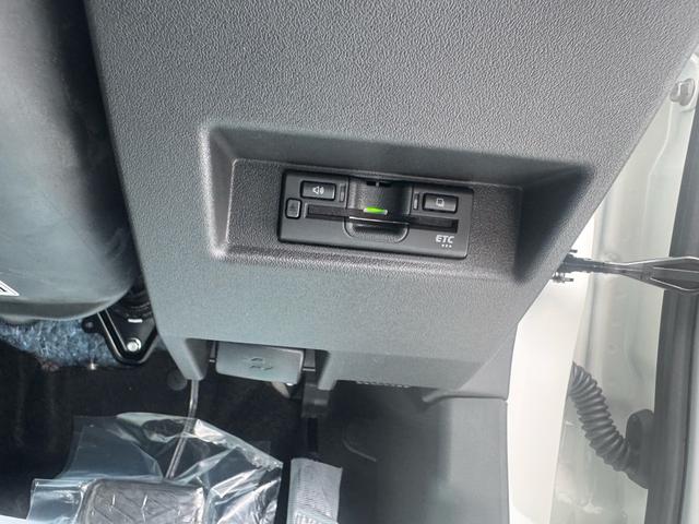 ジムニーノマド ＦＣ　届出済未使用車／リフトＵＰ／マッドタイヤ／純正８インチナビ／Ｂカメラ／ＢＴ接続／ＵＳＢ／フルセグ／ステアＳＷ／純正ドラレコ前後／シートカバー茶系／シートＨ／ＵＶカットフィルム／Ｆマット／Ｓキー／保証書（10枚目）