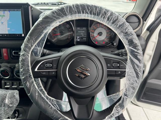ジムニーノマド ＦＣ　届出済未使用車／リフトＵＰ／マッドタイヤ／純正８インチナビ／Ｂカメラ／ＢＴ接続／ＵＳＢ／フルセグ／ステアＳＷ／純正ドラレコ前後／シートカバー茶系／シートＨ／ＵＶカットフィルム／Ｆマット／Ｓキー／保証書（17枚目）