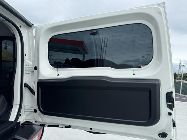 ジムニーノマド ＦＣ　届出済未使用車／リフトＵＰ／マッドタイヤ／純正８インチナビ／Ｂカメラ／ＢＴ接続／ＵＳＢ／フルセグ／ステアＳＷ／純正ドラレコ前後／シートカバー茶系／シートＨ／ＵＶカットフィルム／Ｆマット／Ｓキー／保証書（24枚目）