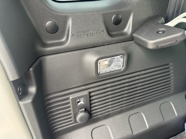 ジムニーノマド ＦＣ　届出済未使用車／リフトＵＰ／マッドタイヤ／純正８インチナビ／Ｂカメラ／ＢＴ接続／ＵＳＢ／フルセグ／ステアＳＷ／純正ドラレコ前後／シートカバー茶系／シートＨ／ＵＶカットフィルム／Ｆマット／Ｓキー／保証書（28枚目）