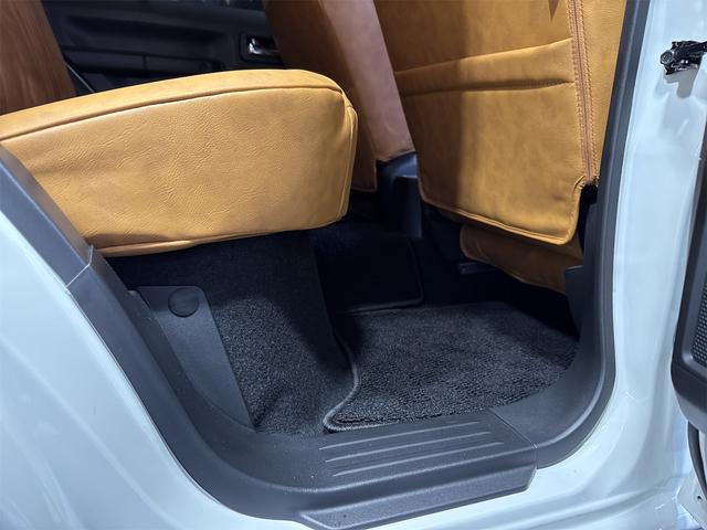 ジムニーノマド ＦＣ　届出済未使用車／リフトＵＰ／マッドタイヤ／純正８インチナビ／Ｂカメラ／ＢＴ接続／ＵＳＢ／フルセグ／ステアＳＷ／純正ドラレコ前後／シートカバー茶系／シートＨ／ＵＶカットフィルム／Ｆマット／Ｓキー／保証書（33枚目）
