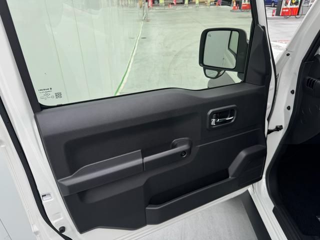 ジムニーノマド ＦＣ　届出済未使用車／リフトＵＰ／マッドタイヤ／純正８インチナビ／Ｂカメラ／ＢＴ接続／ＵＳＢ／フルセグ／ステアＳＷ／純正ドラレコ前後／シートカバー茶系／シートＨ／ＵＶカットフィルム／Ｆマット／Ｓキー／保証書（35枚目）
