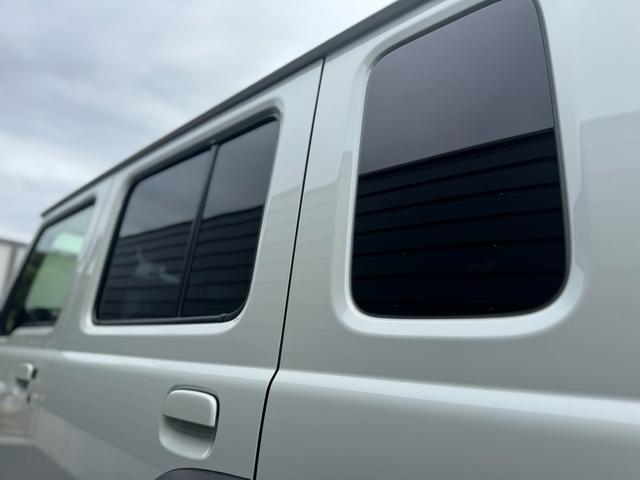 ジムニーノマド ＦＣ　届出済未使用車／リフトＵＰ／マッドタイヤ／純正８インチナビ／Ｂカメラ／ＢＴ接続／ＵＳＢ／フルセグ／ステアＳＷ／純正ドラレコ前後／シートカバー茶系／シートＨ／ＵＶカットフィルム／Ｆマット／Ｓキー／保証書（42枚目）