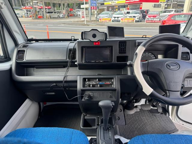 ハイゼットトラック 　４ＷＤ／キャンピングカー／Ｓｔａｇｅ２１：リゾートデュオバンビーノ／ポップアップルーフ／ソーラーパネル／インバーター／シンク／サブバッテリー／バックカメラ／ワンオーナー／リアモニター／走行１万ｋｍ台／（3枚目）