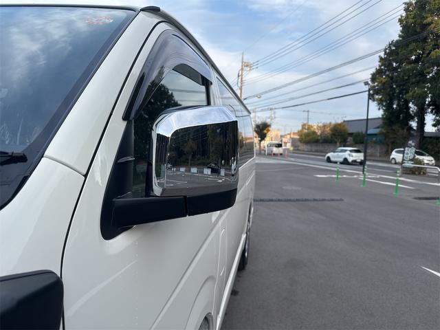 ハイエースバン DX GLパッケージ ディーゼル 4WD 登録済未使用車 ワンオーナー 純正ナビ 360°カメラ 地デジ デジタルインナーミラー コーナーセンサー ETC ステアリングSW キーレスキー Sキー バイザー フロアマット(44枚目)