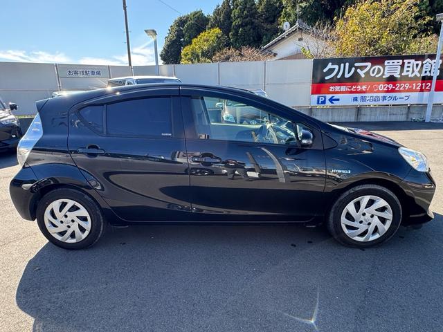 アクア 純正ナビ/バックガイドモニター/地デジ/Bluetooth接続/キーレスキー/ETC/電動格納ミラー/Hライトレベライザー/禁煙/検8年4月/ABS/内外装クリーニング済/取説/保証書/整備点検記録簿(4枚目)