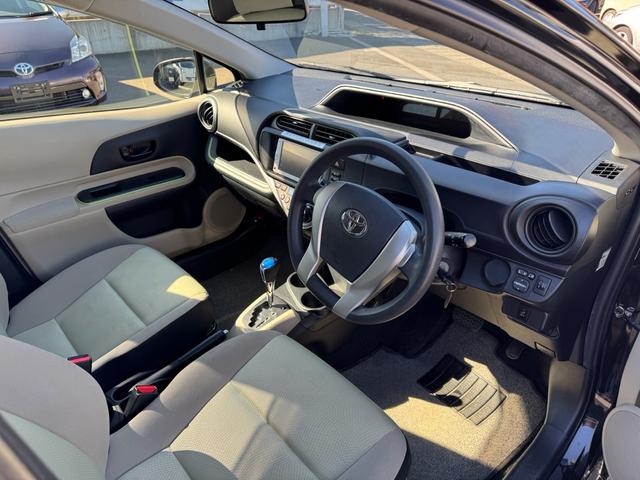 アクア 純正ナビ/バックガイドモニター/地デジ/Bluetooth接続/キーレスキー/ETC/電動格納ミラー/Hライトレベライザー/禁煙/検8年4月/ABS/内外装クリーニング済/取説/保証書/整備点検記録簿(7枚目)