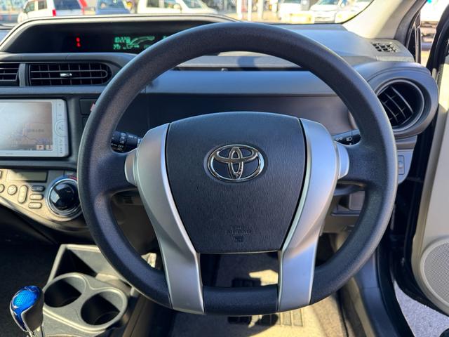 アクア 純正ナビ/バックガイドモニター/地デジ/Bluetooth接続/キーレスキー/ETC/電動格納ミラー/Hライトレベライザー/禁煙/検8年4月/ABS/内外装クリーニング済/取説/保証書/整備点検記録簿(8枚目)