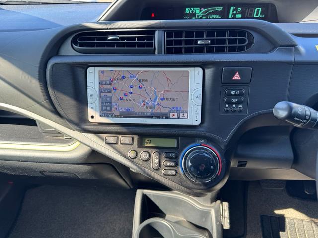 アクア 純正ナビ/バックガイドモニター/地デジ/Bluetooth接続/キーレスキー/ETC/電動格納ミラー/Hライトレベライザー/禁煙/検8年4月/ABS/内外装クリーニング済/取説/保証書/整備点検記録簿(14枚目)