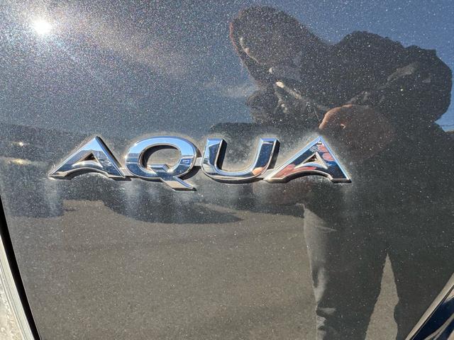 アクア 純正ナビ/バックガイドモニター/地デジ/Bluetooth接続/キーレスキー/ETC/電動格納ミラー/Hライトレベライザー/禁煙/検8年4月/ABS/内外装クリーニング済/取説/保証書/整備点検記録簿(28枚目)