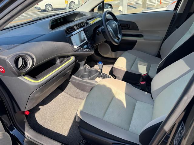 アクア 純正ナビ/バックガイドモニター/地デジ/Bluetooth接続/キーレスキー/ETC/電動格納ミラー/Hライトレベライザー/禁煙/検8年4月/ABS/内外装クリーニング済/取説/保証書/整備点検記録簿(31枚目)