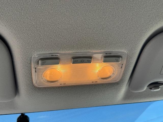 アクア 純正ナビ/バックガイドモニター/地デジ/Bluetooth接続/キーレスキー/ETC/電動格納ミラー/Hライトレベライザー/禁煙/検8年4月/ABS/内外装クリーニング済/取説/保証書/整備点検記録簿(32枚目)