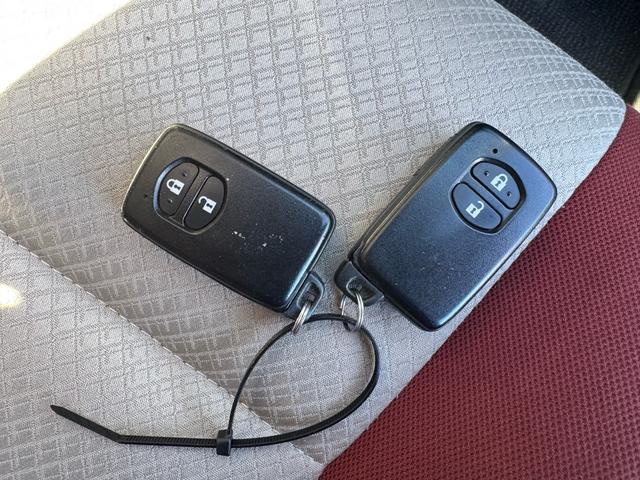 アクア S 車検8年4月/純正SDナビ/バックカメラ/Bluetooth接続/格納ミラー/運転席シートヒーター/スマートキー2ケ/LEDヘッド/ドラレコ前後/ワンオーナー/ETC/純正15AW/内装(赤白)(7枚目)