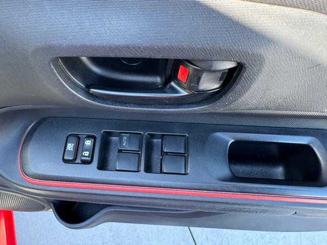 アクア S 車検8年4月/純正SDナビ/バックカメラ/Bluetooth接続/格納ミラー/運転席シートヒーター/スマートキー2ケ/LEDヘッド/ドラレコ前後/ワンオーナー/ETC/純正15AW/内装(赤白)(12枚目)