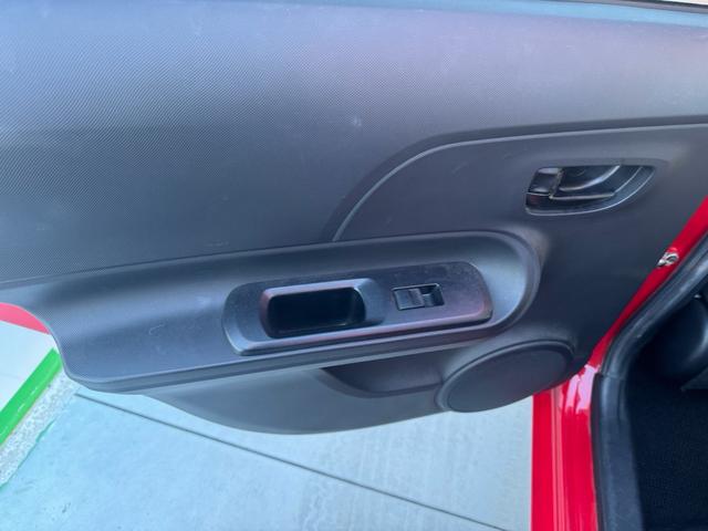 アクア S 車検8年4月/純正SDナビ/バックカメラ/Bluetooth接続/格納ミラー/運転席シートヒーター/スマートキー2ケ/LEDヘッド/ドラレコ前後/ワンオーナー/ETC/純正15AW/内装(赤白)(23枚目)