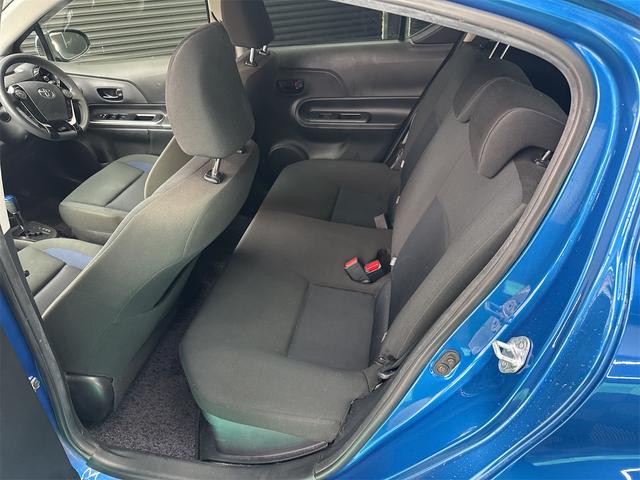 アクア Ｓ　車検９年２月／禁煙車／ワンオーナー／格納ミラー／スマートキー／プッシュスタート／ＢＬＵＥＴＯＯＴＨ／ＳＤナビ／バックカメラ／ＬＥＤヘッド／オートライト／ステアリングＳＷ／取説／記録簿／スペアキー／買取（4枚目）