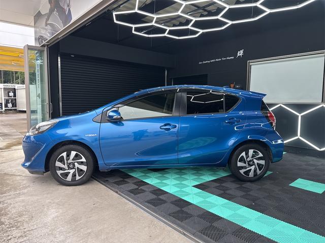 アクア Ｓ　車検９年２月／禁煙車／ワンオーナー／格納ミラー／スマートキー／プッシュスタート／ＢＬＵＥＴＯＯＴＨ／ＳＤナビ／バックカメラ／ＬＥＤヘッド／オートライト／ステアリングＳＷ／取説／記録簿／スペアキー／買取（5枚目）