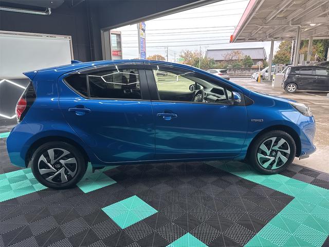 アクア Ｓ　車検９年２月／禁煙車／ワンオーナー／格納ミラー／スマートキー／プッシュスタート／ＢＬＵＥＴＯＯＴＨ／ＳＤナビ／バックカメラ／ＬＥＤヘッド／オートライト／ステアリングＳＷ／取説／記録簿／スペアキー／買取（7枚目）