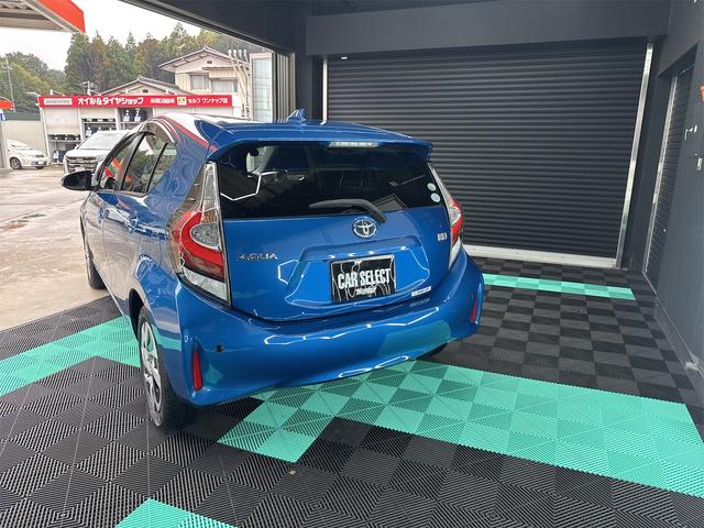 アクア Ｓ　車検９年２月／禁煙車／ワンオーナー／格納ミラー／スマートキー／プッシュスタート／ＢＬＵＥＴＯＯＴＨ／ＳＤナビ／バックカメラ／ＬＥＤヘッド／オートライト／ステアリングＳＷ／取説／記録簿／スペアキー／買取（8枚目）