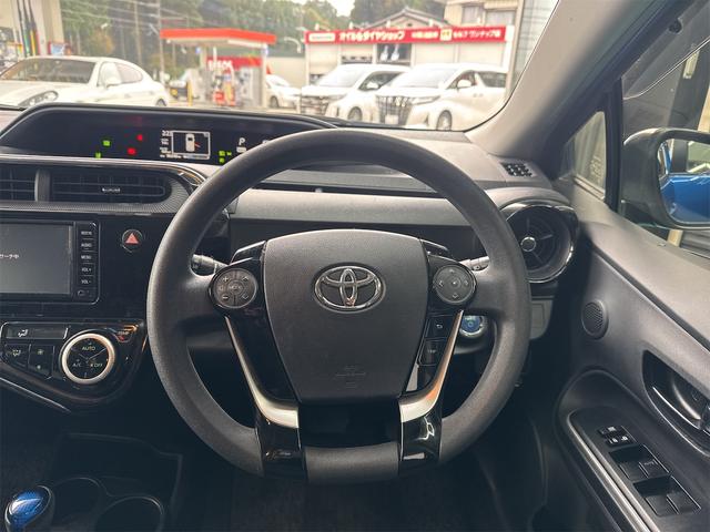 アクア Ｓ　車検９年２月／禁煙車／ワンオーナー／格納ミラー／スマートキー／プッシュスタート／ＢＬＵＥＴＯＯＴＨ／ＳＤナビ／バックカメラ／ＬＥＤヘッド／オートライト／ステアリングＳＷ／取説／記録簿／スペアキー／買取（16枚目）