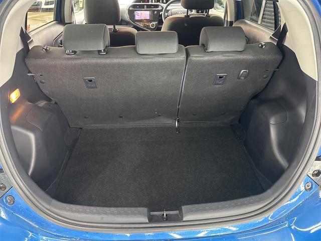 アクア Ｓ　車検９年２月／禁煙車／ワンオーナー／格納ミラー／スマートキー／プッシュスタート／ＢＬＵＥＴＯＯＴＨ／ＳＤナビ／バックカメラ／ＬＥＤヘッド／オートライト／ステアリングＳＷ／取説／記録簿／スペアキー／買取（18枚目）