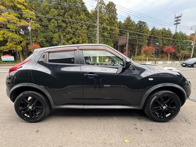 ジューク １５ＲＸ　車検９年３月／純正１７ＡＷ（ブラックペイント）／タイヤ新品ＢＳ／純正ナビ／バックカメラ／ＥＴＣ／オートエアコン／パワステ／ＡＢＳ／パワーウインド／プライバシーガラス／ドアバイザー／買取車／禁煙車（4枚目）