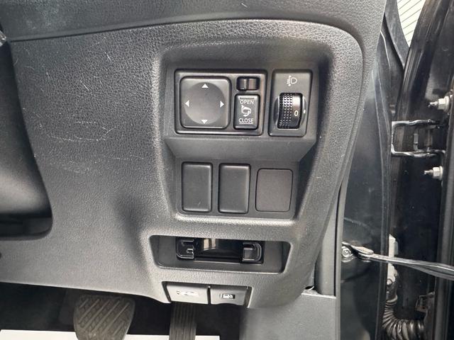 ジューク １５ＲＸ　車検９年３月／純正１７ＡＷ（ブラックペイント）／タイヤ新品ＢＳ／純正ナビ／バックカメラ／ＥＴＣ／オートエアコン／パワステ／ＡＢＳ／パワーウインド／プライバシーガラス／ドアバイザー／買取車／禁煙車（10枚目）