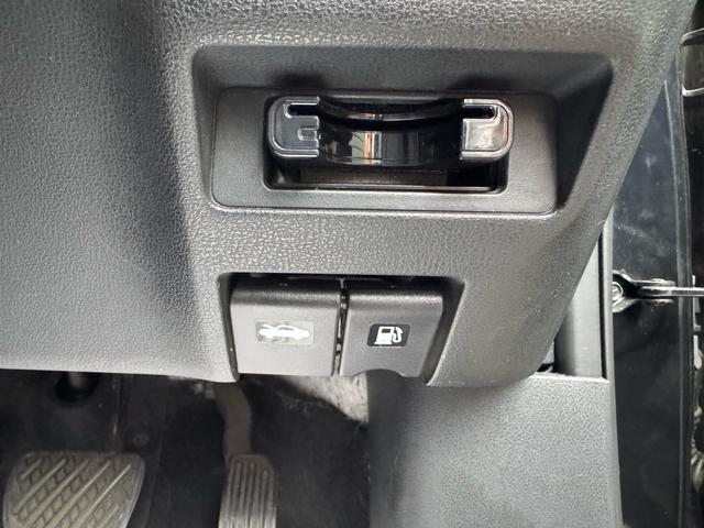 ジューク １５ＲＸ　車検９年３月／純正１７ＡＷ（ブラックペイント）／タイヤ新品ＢＳ／純正ナビ／バックカメラ／ＥＴＣ／オートエアコン／パワステ／ＡＢＳ／パワーウインド／プライバシーガラス／ドアバイザー／買取車／禁煙車（11枚目）