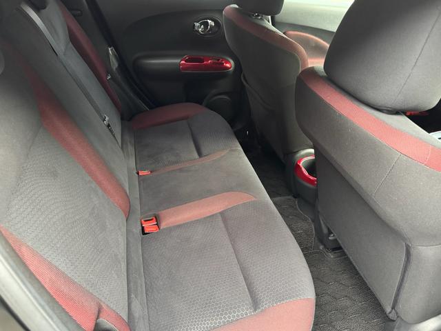 ジューク １５ＲＸ　車検９年３月／純正１７ＡＷ（ブラックペイント）／タイヤ新品ＢＳ／純正ナビ／バックカメラ／ＥＴＣ／オートエアコン／パワステ／ＡＢＳ／パワーウインド／プライバシーガラス／ドアバイザー／買取車／禁煙車（20枚目）