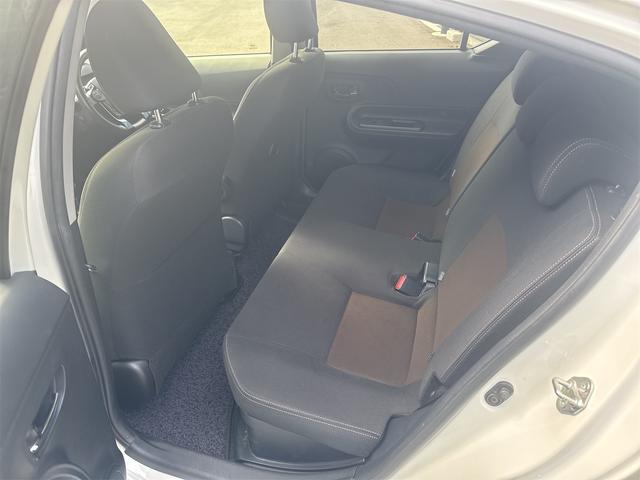 アクア Ｇ　後期型／ワンオーナー／車検８年１０月／禁煙／純正ＳＤナビ／フルセグ／Ｂモニター／ＤＶＤ再生可／ビルトインＥＴＣ／スマートキー／Ｐスタート／Ｃソナー／クルーズコントロール／フォグランプ／整備点検記録簿（5枚目）