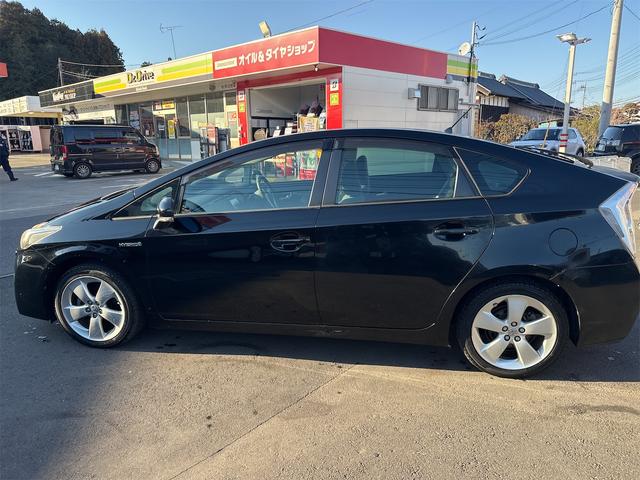 プリウス Ｓツーリングセレクション　車検２年点検整備付／走行距離５万キロ未満／純正ＳＤナビ／地デジ／バックカメラ／ＥＴＣ／プッシュスタート／スマートキー／純正ツーリング１７ＡＷ／ＬＥＤヘッド／プライバシーガラス／ステアリングＳＷ／禁煙車（5枚目）