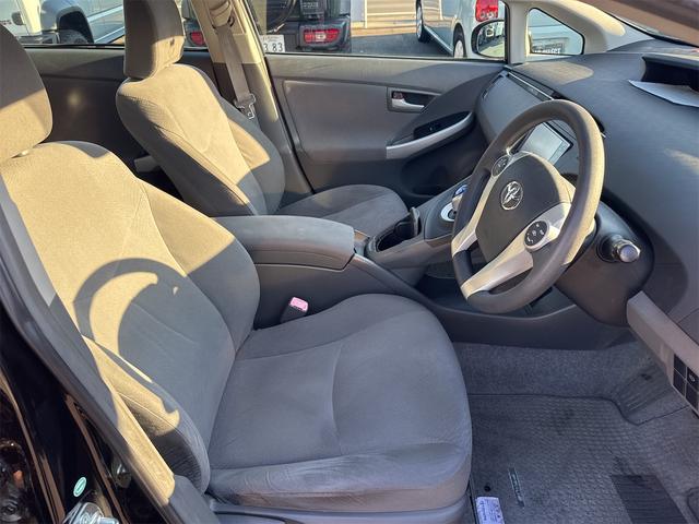 プリウス Ｓツーリングセレクション　車検２年点検整備付／走行距離５万キロ未満／純正ＳＤナビ／地デジ／バックカメラ／ＥＴＣ／プッシュスタート／スマートキー／純正ツーリング１７ＡＷ／ＬＥＤヘッド／プライバシーガラス／ステアリングＳＷ／禁煙車（13枚目）