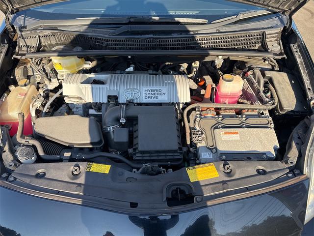 プリウス Ｓツーリングセレクション　車検２年点検整備付／走行距離５万キロ未満／純正ＳＤナビ／地デジ／バックカメラ／ＥＴＣ／プッシュスタート／スマートキー／純正ツーリング１７ＡＷ／ＬＥＤヘッド／プライバシーガラス／ステアリングＳＷ／禁煙車（17枚目）