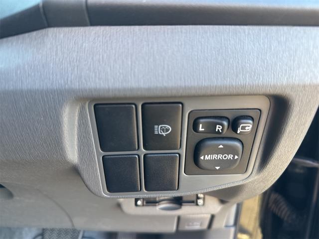 プリウス Ｓツーリングセレクション　車検２年点検整備付／走行距離５万キロ未満／純正ＳＤナビ／地デジ／バックカメラ／ＥＴＣ／プッシュスタート／スマートキー／純正ツーリング１７ＡＷ／ＬＥＤヘッド／プライバシーガラス／ステアリングＳＷ／禁煙車（31枚目）