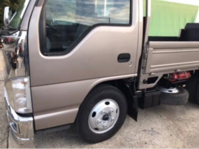 タイタントラック 　パワーゲート　マニュアル６速　エアコン　パワステ　パワーウィンドウ　積載量　３０００ＫＧ　Ｎｏｘ．ＰＭ適合（4枚目）
