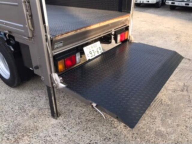 タイタントラック 　パワーゲート　マニュアル６速　エアコン　パワステ　パワーウィンドウ　積載量　３０００ＫＧ　Ｎｏｘ．ＰＭ適合（46枚目）