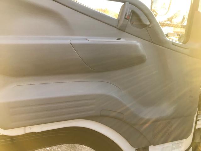 キャンター 　ロングワイド　マニュアル５速　エアコン　パワステ　パワーウィンドウ　積載量　３０００ＫＧ　Ｎｏｘ．ＰＭ適合（6枚目）