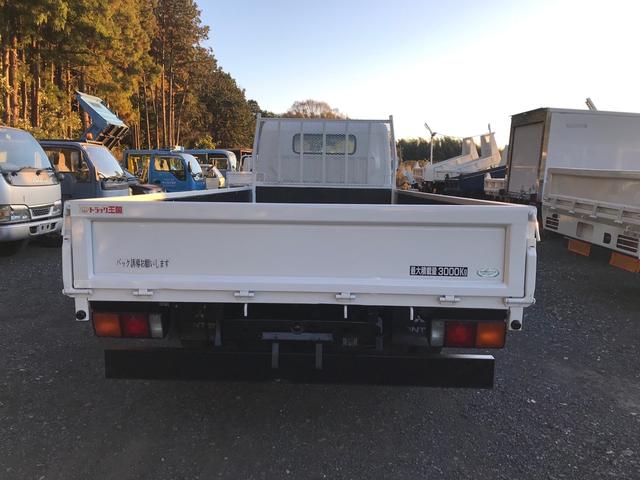 キャンター 　ロングワイド　マニュアル５速　エアコン　パワステ　パワーウィンドウ　積載量　３０００ＫＧ　Ｎｏｘ．ＰＭ適合（15枚目）