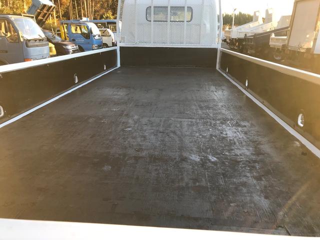 キャンター 　ロングワイド　マニュアル５速　エアコン　パワステ　パワーウィンドウ　積載量　３０００ＫＧ　Ｎｏｘ．ＰＭ適合（16枚目）