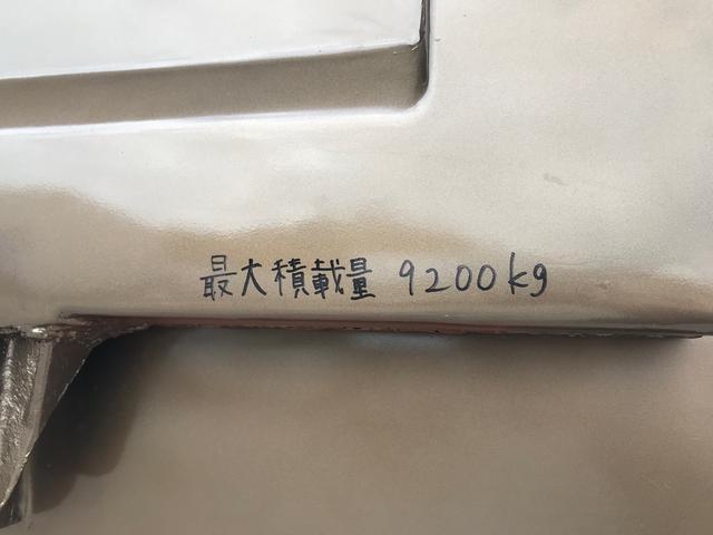 ギガ 　ダンプ　３８０馬力　電動コボレーン　メッキパーツ　マニュアル７速　エアコン　パワステ　パワーウィンドウ　積載量　９２００ＫＧ　Ｎｏｘ．ＰＭ適合（19枚目）