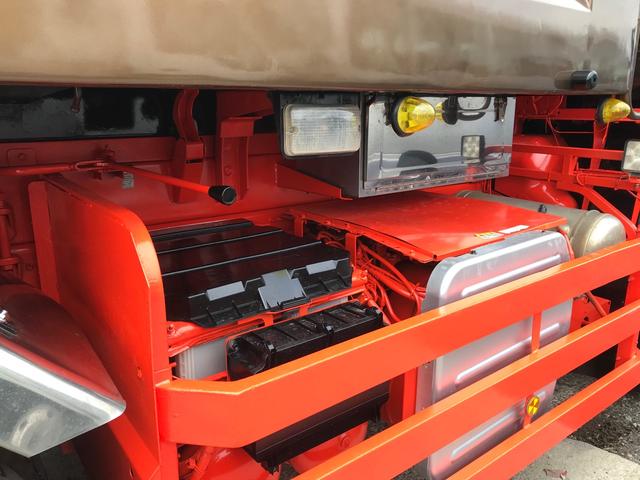 ギガ 　ダンプ　３８０馬力　電動コボレーン　メッキパーツ　マニュアル７速　エアコン　パワステ　パワーウィンドウ　積載量　９２００ＫＧ　Ｎｏｘ．ＰＭ適合（27枚目）