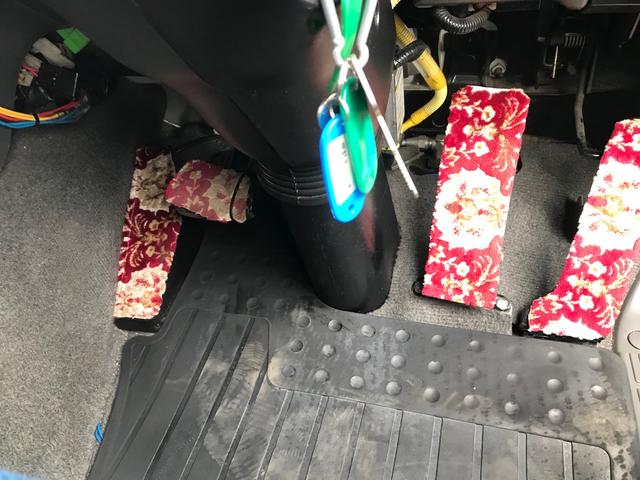 ギガ 　ダンプ　３８０馬力　電動コボレーン　メッキパーツ　マニュアル７速　エアコン　パワステ　パワーウィンドウ　積載量　９２００ＫＧ　Ｎｏｘ．ＰＭ適合（34枚目）