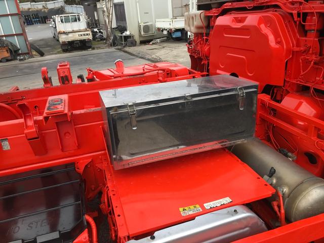 ギガ 　ダンプ　３８０馬力　電動コボレーン　メッキパーツ　マニュアル７速　エアコン　パワステ　パワーウィンドウ　積載量　９２００ＫＧ　Ｎｏｘ．ＰＭ適合（71枚目）