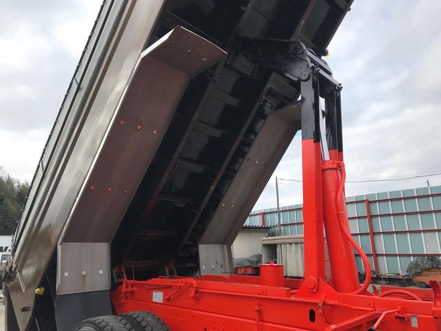 ギガ 　ダンプ　３８０馬力　電動コボレーン　メッキパーツ　マニュアル７速　エアコン　パワステ　パワーウィンドウ　積載量　９２００ＫＧ　Ｎｏｘ．ＰＭ適合（72枚目）