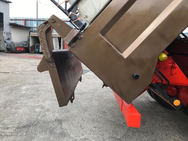 ギガ 　ダンプ　３８０馬力　電動コボレーン　メッキパーツ　マニュアル７速　エアコン　パワステ　パワーウィンドウ　積載量　９２００ＫＧ　Ｎｏｘ．ＰＭ適合（74枚目）