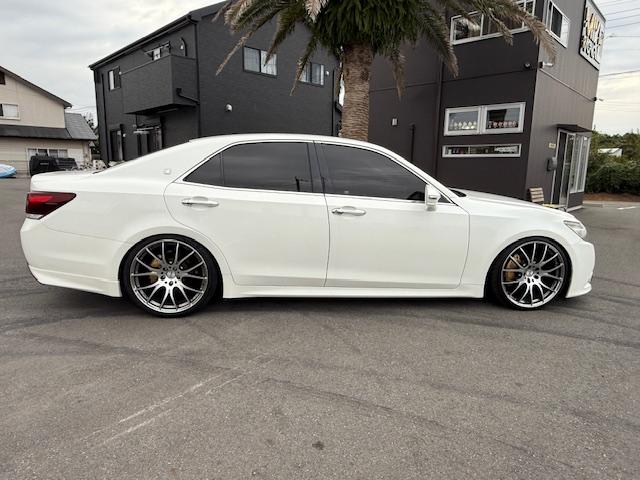 クラウンハイブリッド アスリートS ブラックスタイル ETC/バックカメラ/車高調/RAYS 20インチホイール(8枚目)